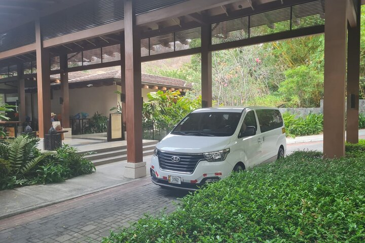 Private Transfer From Liberia Airport To Four Seasons - Photo 1 of 9